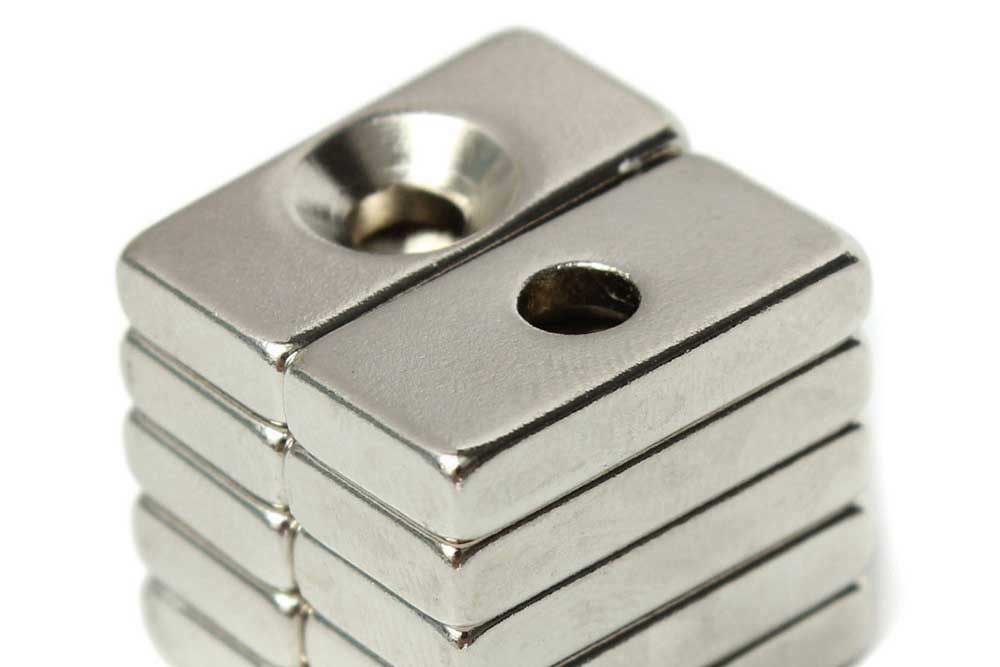 neodijumski magnet sa rupom i konusom